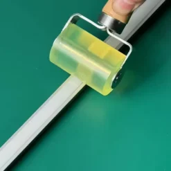 Aplicador rodillo para cubiertas de perfil de tiras led