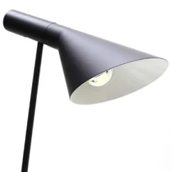 Lámpara Jacobsen de pie, réplica, Negro