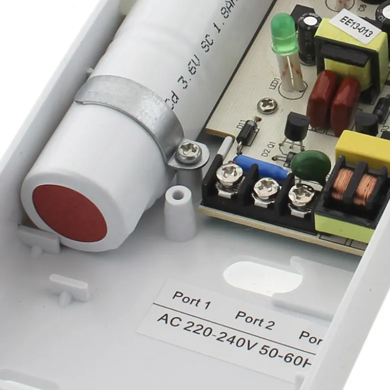 Luz de emergencia LED NICELUX con AUTO-TEST, Permanente / No permanente