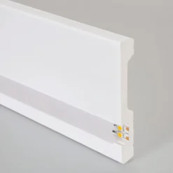 Moldura Rodapié para Tira Led KB20, 2m